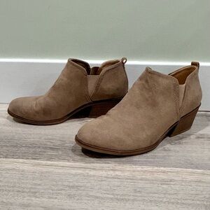 Dr. Scholl’s Laurel Ankle Boots Tan Suede Leather Low Block Heel Booties Size 8